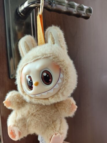 коралловые бусы цена и фото: Цена договорная. Labubu. цвет бежевый