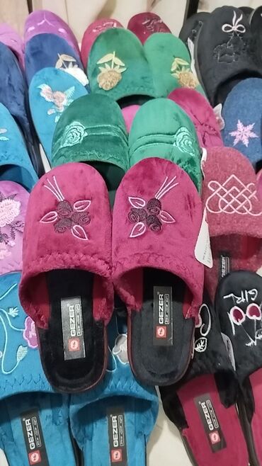 Домашние тапочки: Домашние тапочки GEZER - Мягкие плюшевые тапочки-мулы с открытой — 11