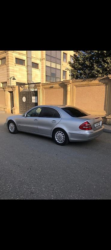 Mercedes-Benz: Mercedes-Benz E-Class: 2.4 l | 2002 il Sedan — 3