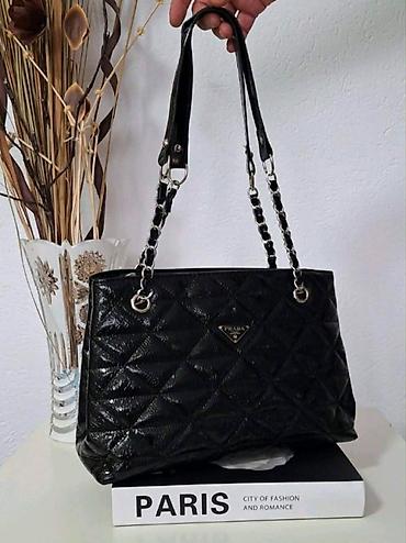 zelena torbica: 32x22 — 1