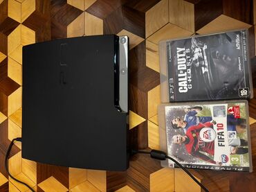 ps3 disk: Sony PlayStation 3 oyun konsolu iki ədəd oyun diski ilə birlikdə