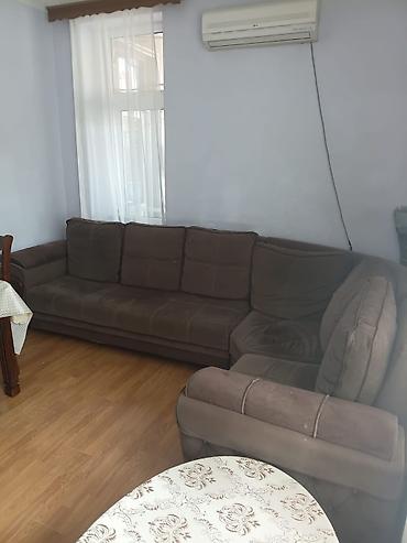 Divan və kreslo dəstləri: L‑şəkilli yumşaq künc divan dəsti - Rəng: tünd qəhvəyi/boz tonlarında — 1