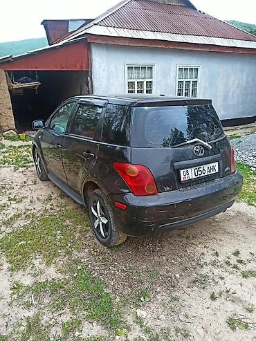 Toyota Ist: 2003 г., 1.5 л, Кол менен иштөөчү, Бензин, Хетчбек — 3