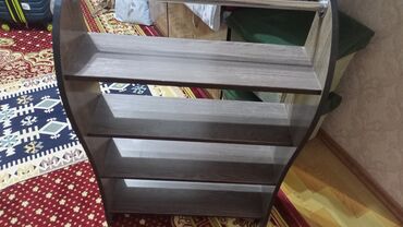 двери на шкаф купе: Бут кийим үчүн текче, Колдонулган, ЛДСП