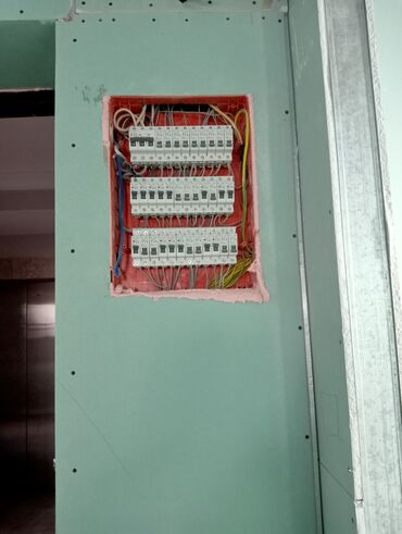 Демонтажные работы: Снос стен, Разбор полов, Снятие потолков | Гипсокартонная стена, Снос перегородки, Снятие старой штукатурки | Снятие шпатлевки, Снятие краски, Снятие подвесных потолков | Демонтаж кафельной плитки, Демонтаж деревянного пола, Демонтаж теплого пола | Крыша из шифера, Металлочерепичная кровля, Мягкая кровля Больше 6 лет опыта — 4