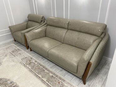 кожанный диван: Прямой диван, цвет - Серый, Б/у