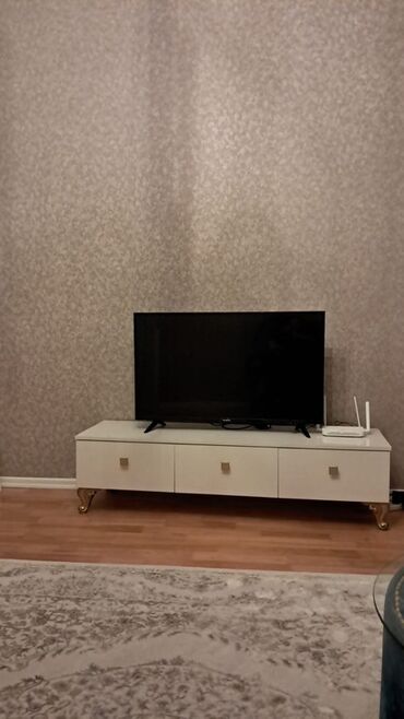tek oğlan sekilleri: İşlənmiş, Düz TV altlığı