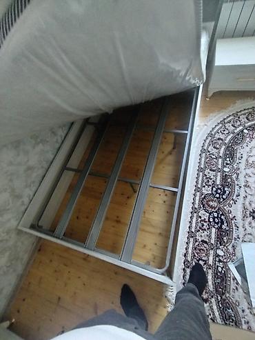 komodin: Uşaq/yeniyetmə otağı üçün mebel dəsti Tərkib: - Tək nəfərlik çarpayı — 2