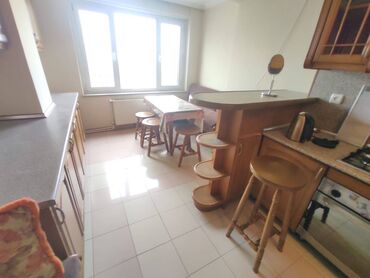 Uzunmüddətli kirayə mənzillər: Yasamalda 9 mertebeli binanın 9-cu mərtəbəsində yerləşən ümumi sahəsi — 18