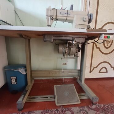 швейные станки: Швейная машина Typical, Механическая, Полуавтомат