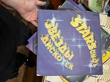 vinil: Vinil plastinkalar kolleksiyası təqdim olunur. Şəkillərdə müxtəlif — 2