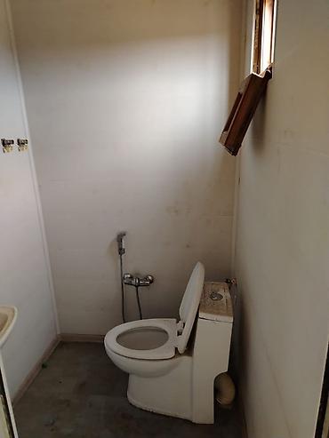 Konteynerlər: Konteyner 1 ədədinin qiymətidir.Çürüksüz yaxşı vəziyyətdə.Real — 5