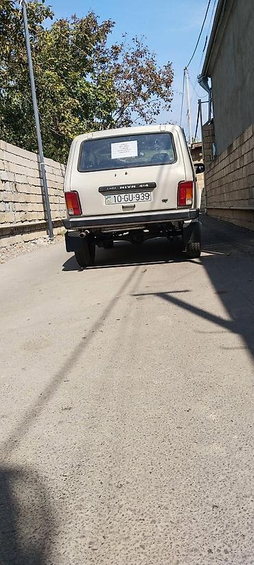 VAZ (LADA): Lada Niva 4x4, ağ rəng, beşqapılı kuzov. Arxa ötürücülü/qoşulan tam — 1
