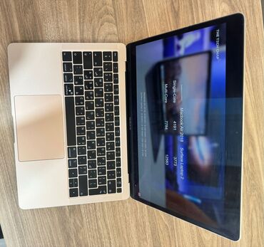 Apple MacBook: MacBook Air 13" Retina (2018) – Qızılı rəng Texniki xüsusiyyətlər: - — 5