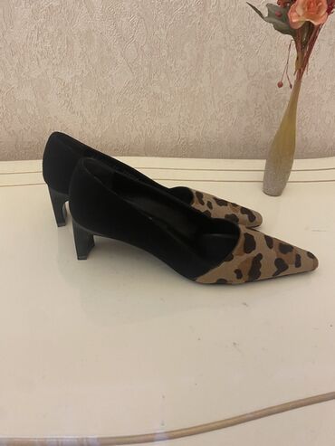 Tuflilər: İki cüt qadın ayaqqabısı və uyğun çanta dəsti 1) Lolita Botti leopard — 40