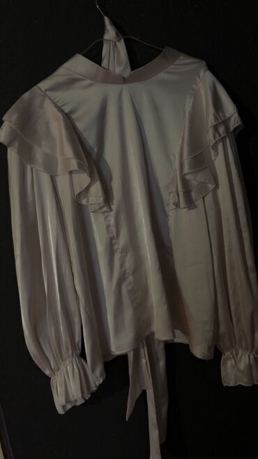 Köynək və bluzalar: Ağ rəngli qadın köynəkləri – 2 ədəd qisa olan butikden 59 azn alinin — 5