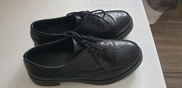 Другая женская обувь: Ботинки женские Aotoria 39 размер, почти новые. Доставка по городу