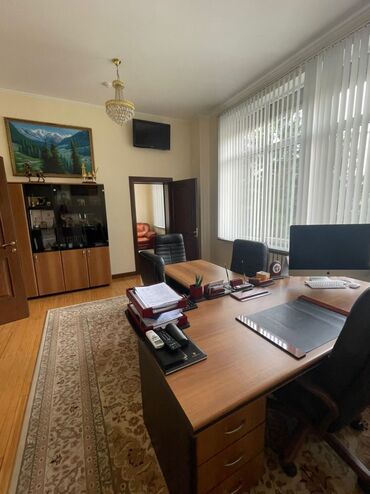 первый линия: Сдается статусное офисное помещение 300 м2Исанова-Абдымамунова!