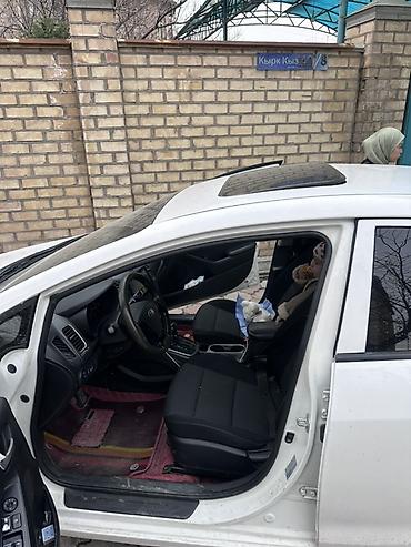 Другие детали салона: Kia (интерьер и оснащение салона) - Центральная мультимедийная — 2