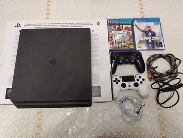 PS5 (Sony PlayStation 5): PlayStation 4 Slim komplekti - Konsol: PS4 Slim (qara), üstündə