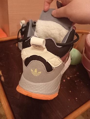 Кроссовки и спортивная обувь: Продаю кросовки новые 39 размер Adidas зимние по всем вопросам — 2