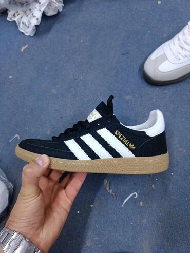 Patike: Adidas spezial patike

Novo
Brojevi 36 do 40

fb Moja Kupovina 1 — 4