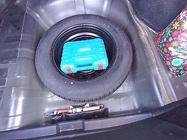 Nissan: Nissan Sentra SV sedan - Korpus: qara rəng, 4 qapılı sedan, xrom ön — 8