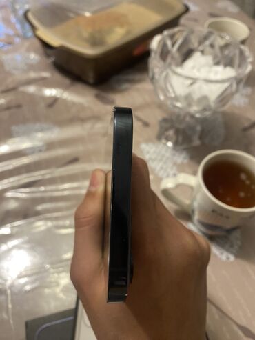 Apple iPhone: IPhone 12 Pro, Qara, Face ID — 8