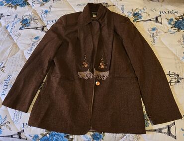 Pencəklər: Qadınlar üçün şıq qəhvəyi blazer və uyğun şərf dəsti. - Klassik düz