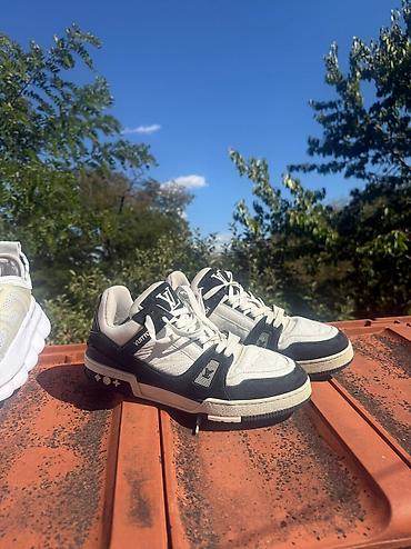 Louis Vuitton Trainer Patike – Crno/Bela – Veličina 44 Opis: Na