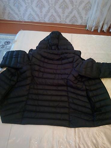 narkotik ətir: Qara rəngli, yüngül və şişirdilmiş dizayna malik qısa gödəkçə. Model — 2