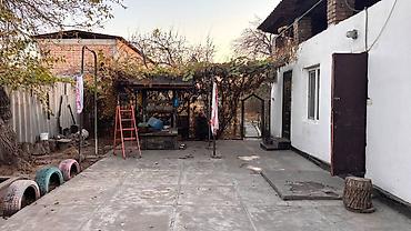 Продажа коттеджей и домов: Продаётся участок 9 соток с домом, район Дордой Моторс (ул. Дэн — 3