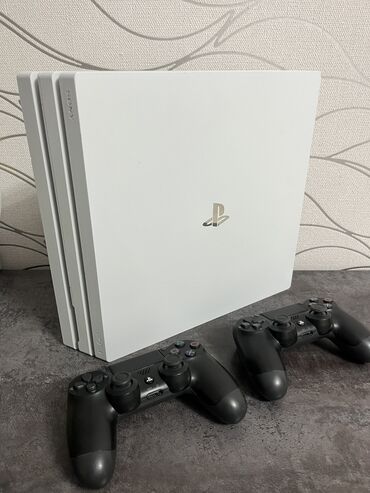 PS4 (Sony PlayStation 4): Продаю PlayStation 4 PRO с 50 играми и 2 геймпадами Ищете мощную