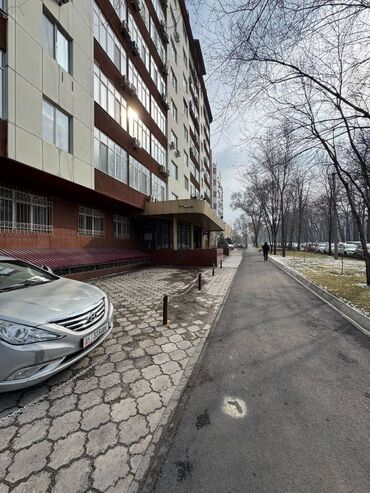 продаю офис 107 м² с ремонтом с мебелью административное здание 1 этаж: Сдаю Офис, 200 м², В жилом комплексе, 1 линия