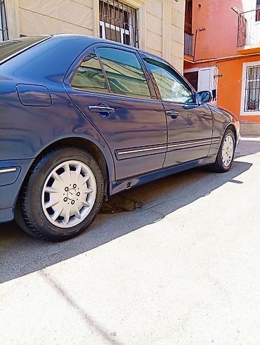 Mercedes-Benz: Mercedes-Benz E-Class: 2.2 l | 2000 il Sedan — 22