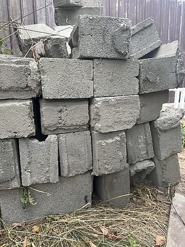 цементные блоки: Шлакоблок/бетонные блоки (пустотелые и полнотелые), серые — 1