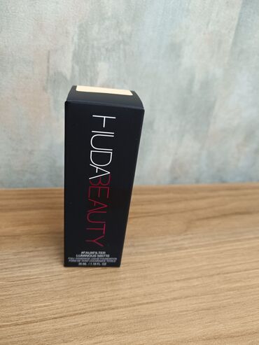 Üz makiyajı: Tonal krem, Huda Beauty, İşlənmiş, Ünvandan götürmə