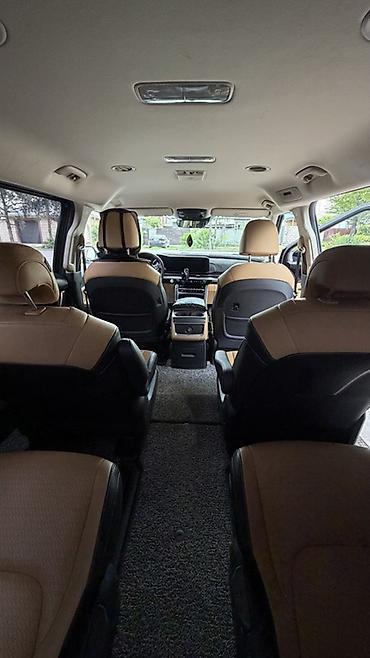 Kia: Kia Carnival: 2021 г., Минивэн — 10