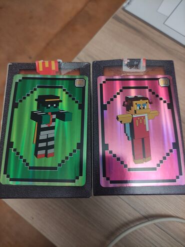 xoreoqrafiya üçün uşaq çimərlik geyimləri: İki ədəd Minecraft temalı oyun kartı. Kartların üzərindəki personajlar