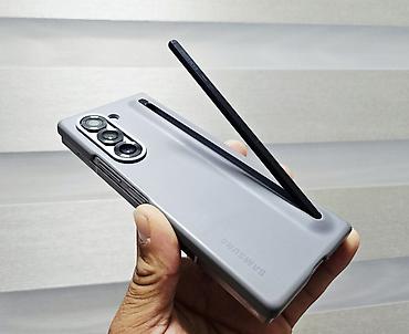 z fold 3: Samsung Galaxy Z Fold6, Б/у, 256 ГБ, цвет - Серебристый, 1 SIM, 2 SIM, eSIM — 4