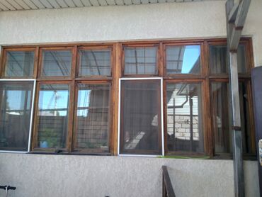 Окна: Б/у окно 2 штук. Деревянные размер 1.80 на 1.90