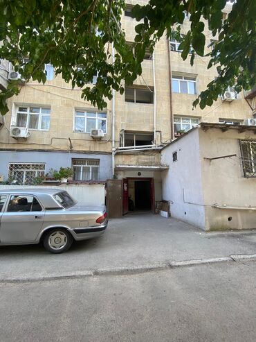 bineqedi rayonu resulzade qesebesi: 7 mkr azadliq metrosuna yaxin 5/4 mertebesinde 2 otaqla ev 400 azn ev