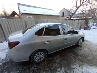 Hyundai: Hyundai Elantra: 2017 г., 1.6 л, Механика, Бензин, Седан