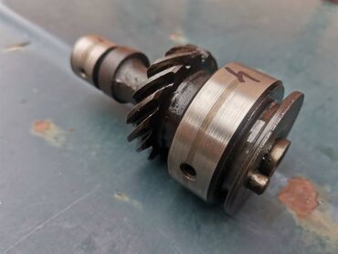 Auto delovi: Mala bregasta Lada 2121,21213,21214 Niva,7 Riva br.4. Polovno, očuvana — 3