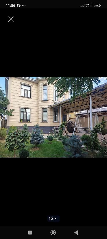 Просторный двухэтажный дом с ухоженным озеленённым двором и навесом