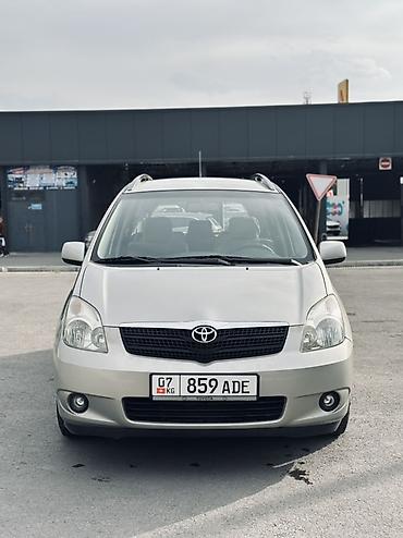 Toyota Corolla Verso: 2003 г., 1.8 л, Механика, Бензин, Универсал at lalafo.kg Toyota Corolla Verso: 2003 г., 1.8 л, Механика, Бензин, Универсал