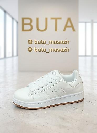 adidas şort: Adidas Campus idman ayaqqabısı - Klassik “Campus” silueti, yandan 3 — 4