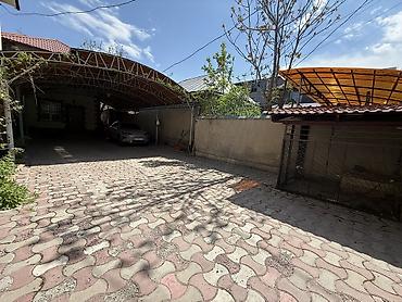 Үйлөр: 6 бөлмө жана андан көп, 200 м², 10 соток, Бишкек, Риелтор — 10