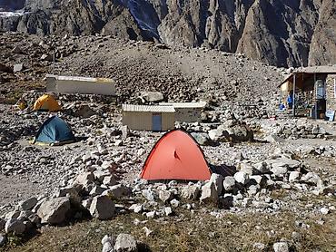 колышки: 🏕 Туристическая палатка 2–3-местная | Двухслойная | Водонепроницаемая — 2