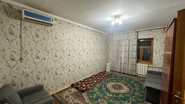 долгосрочная аренда частный дом: 2 комнаты, 50 м², 107 серия, 3 этаж, Старый ремонт